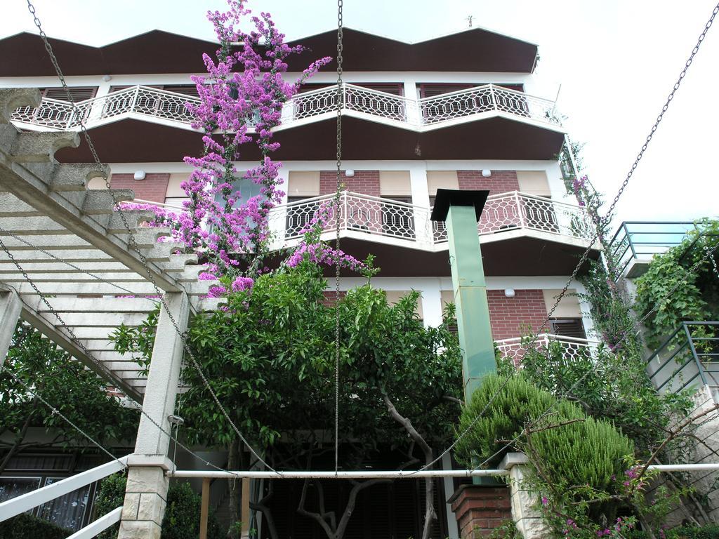 Apartments Dobrila Podgora Exterior photo